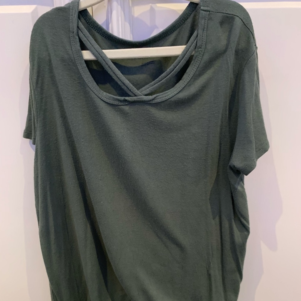 Crossed tee
